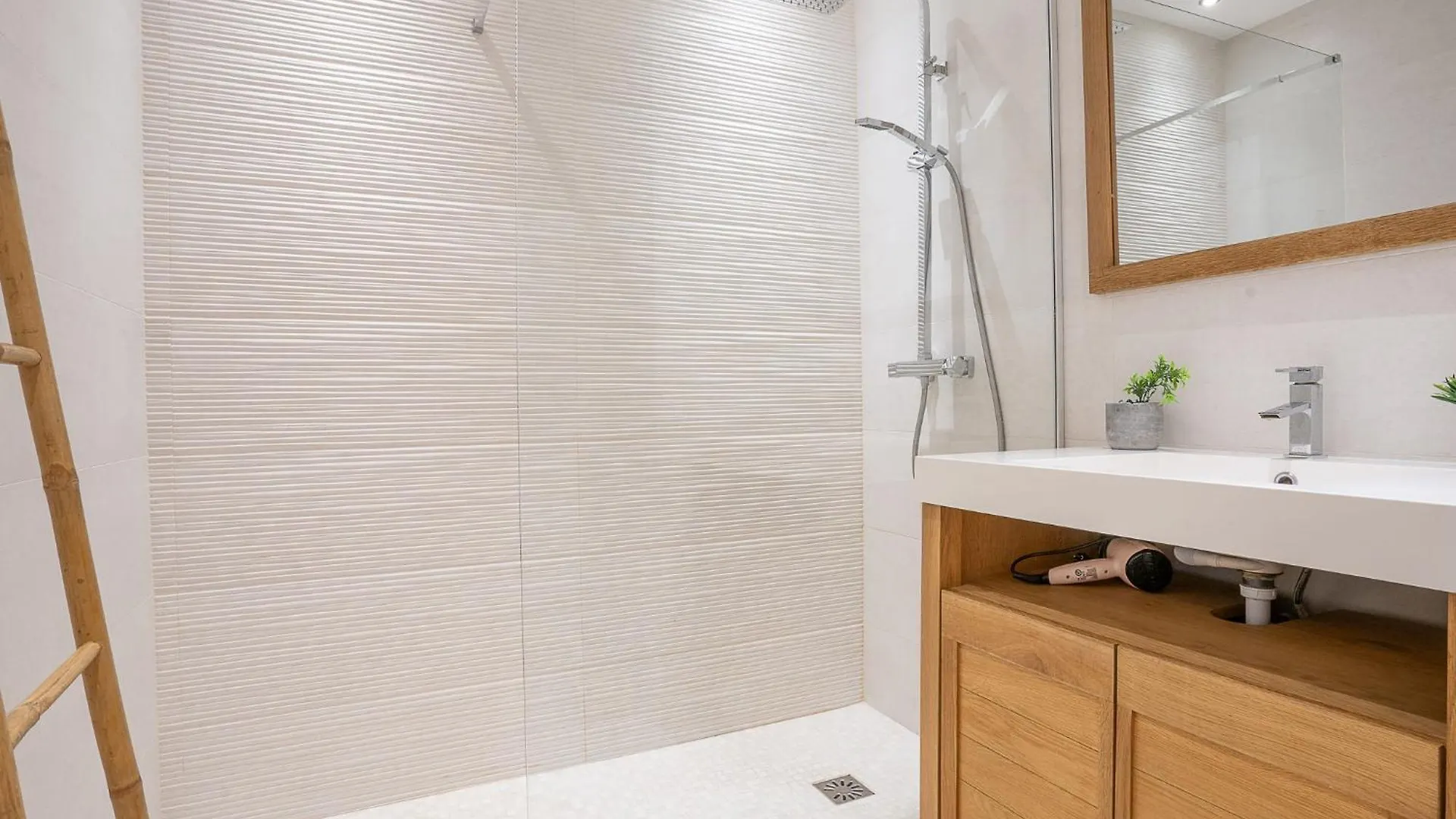 Apartment Les Aliscamps By Interhome Cannes
